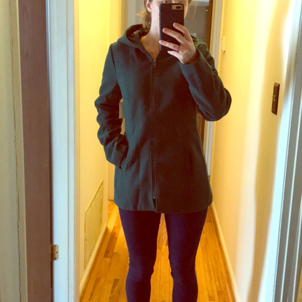 Gorgeous, never been worn hooded top coat! ⛄️⭐️🌸